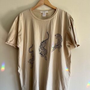 Urban Outfitters x Project Social T | Oversized Shirt w/ Tiger Print Size S / M